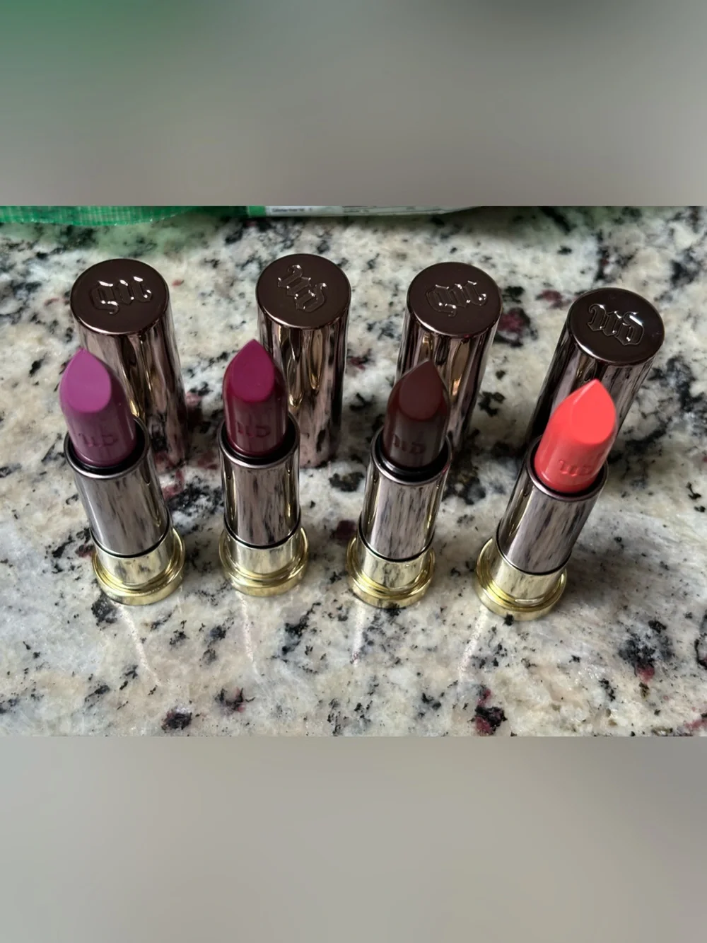 ✨New✨Urban Decay 4 Bundle Lipsticks: Bittersweet, Afterdark, Disturbed, Snitch